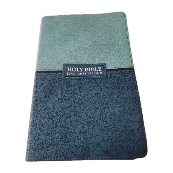 KJV Holy Bible Giant Print Blue Faux Leather by Christian Art Publishers - Picture 1 of 16